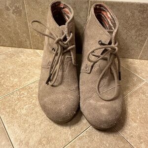 Toms Women's Taupe Ankle Booties